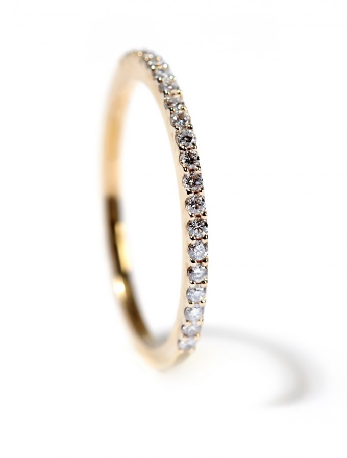 Anel de ouro 14K com diamantes laterais 0,17CT