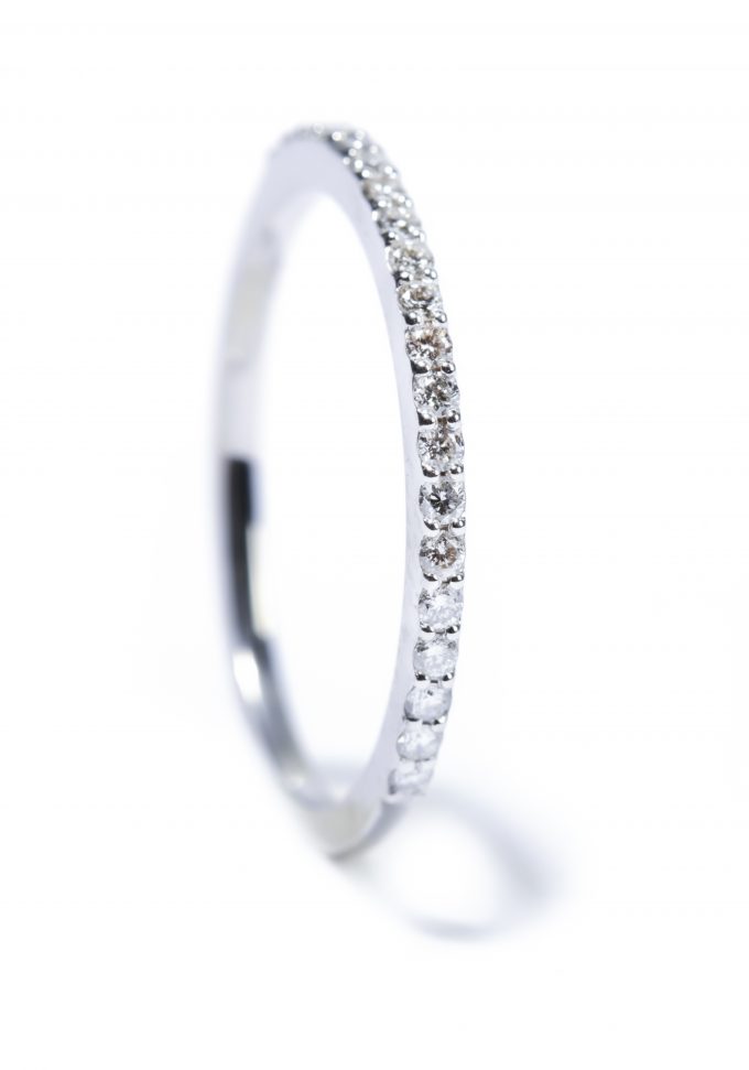 Anel-de-Ouro-Branco-diamantes-A116-Coleção-Musa-portdiamonds-1 Anel com diamantes laterais 0,26CT