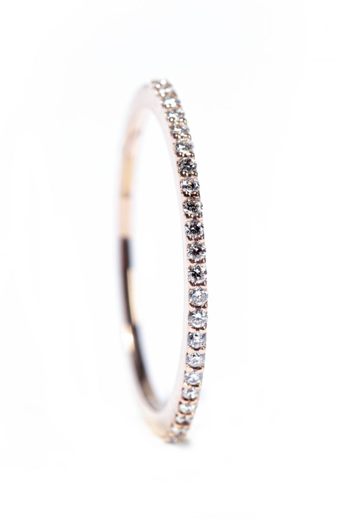 Anel-Ouro-Rosa-A131-diamantes-Coleção-Musa-PortDiamonds-1 Anel com diamantes laterais 0,15CT