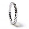 Anel de ouro branco 14K com diamantes laterais 0,93CT
