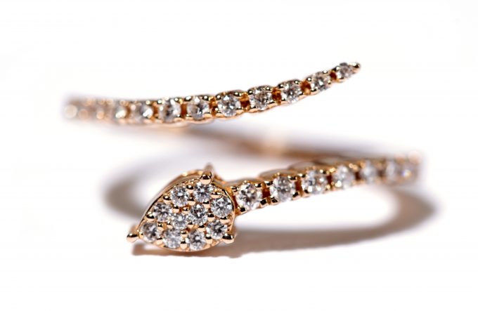 Anel-Ouro-Rosa-A133-diamantes-Coleção-Musa-PortDiamonds-3 Anel ouro com diamantes laterais 0,31CT