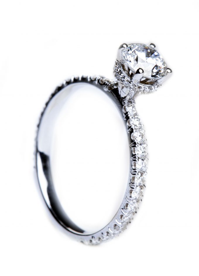 Anel de ouro branco 19K com diamantes