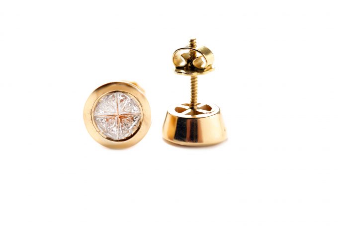 Brincos de ouro 18K com diamantes laterais 2CT